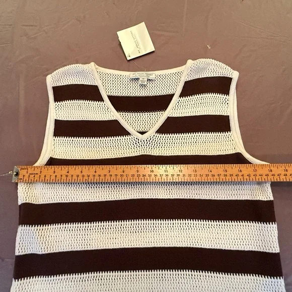 NWT St John Brown/Cream Vneck Striped Sleeveless Sweater Top Size Medium $295